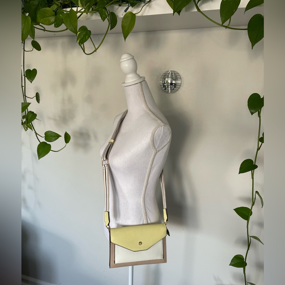 Women’s Colorblock Envelope Style Crossbody White Tan Yellow Clutch